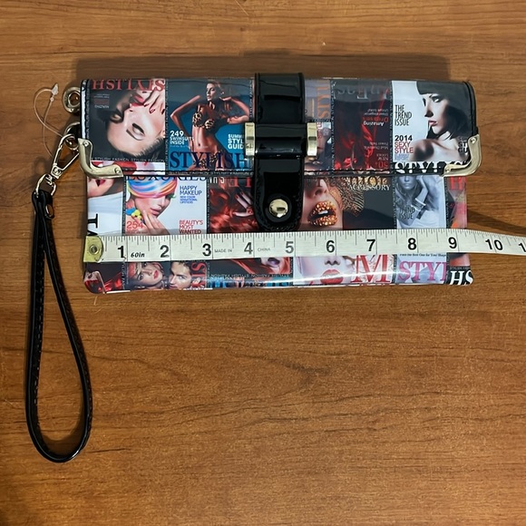 Vintage Magazine Clutch/Crossbody/Wristlet - Picture 8 of 9
